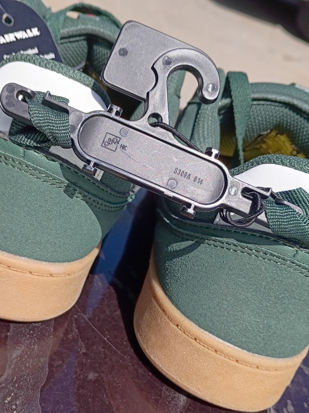 Airwalk Green Low-Top Sneakers with Gum Soles - Picture 6 of 9